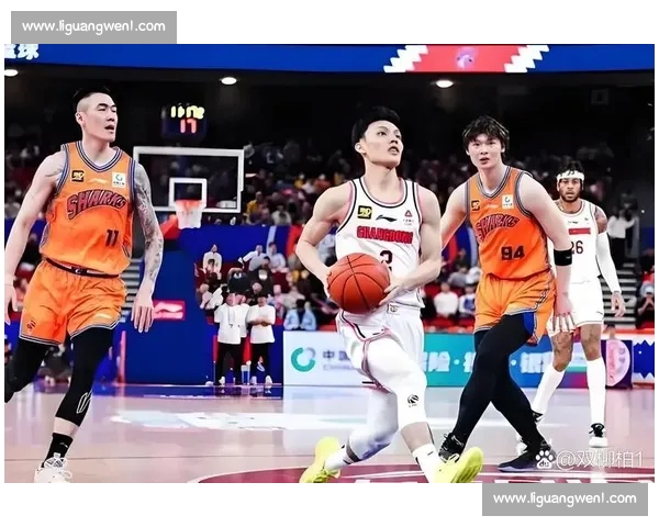 激烈对决瞬间定格 篮球赛场风云再现荣耀之战 激烈对决瞬间定格 篮球赛场风云再现荣耀之战